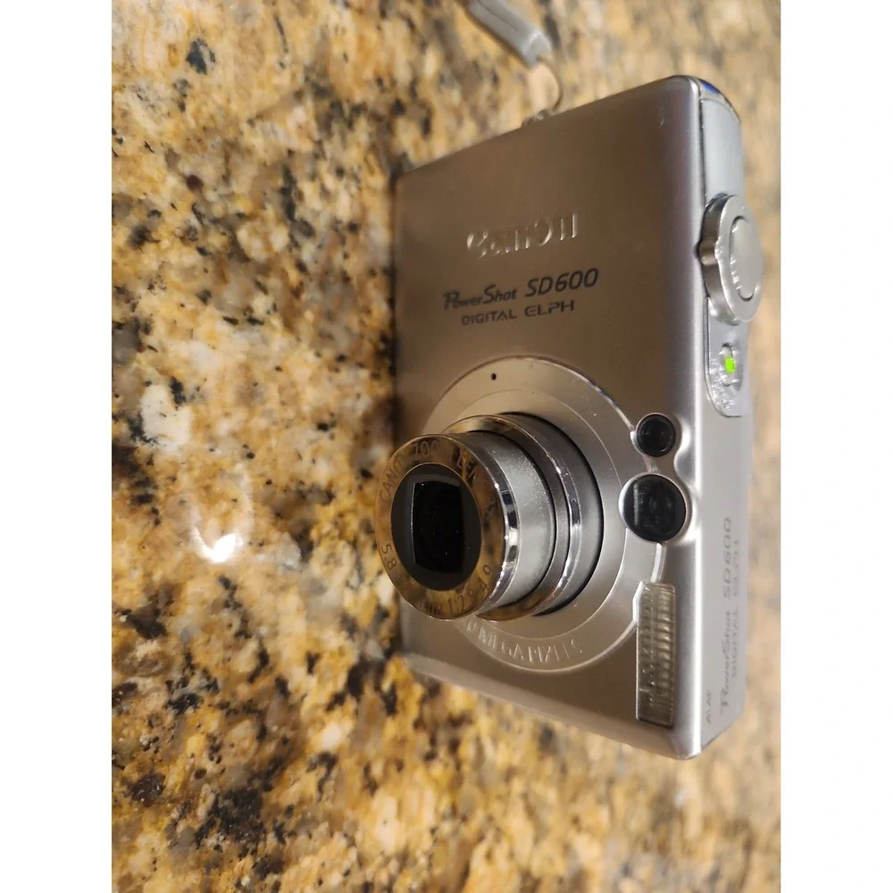 Canon PowerShot SD600 6.0MP Compact Digital Camera Battery & Charger TESTED
